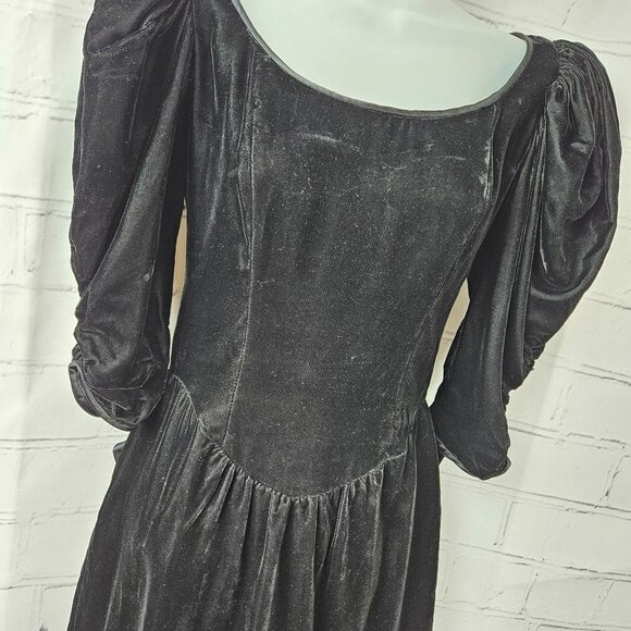 Gunne Sax | Dresses | Gunne Sax Vintage Womens 8s Velvet Dress Gown Bow ...